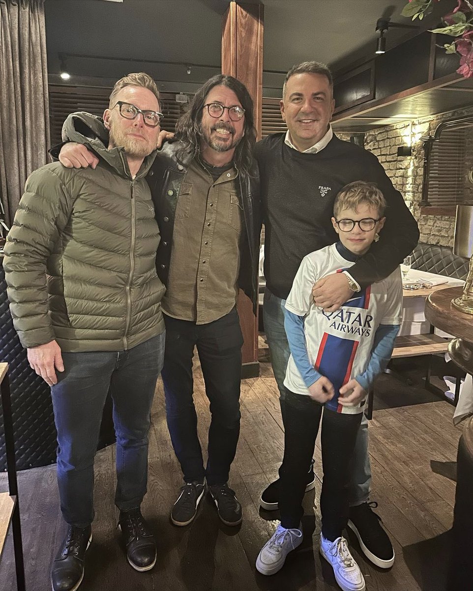 BEXHAVOK_'s tweet photo. awww both Dave and Nate out in Ireland tonight!🥰 https://t.co/cw4OLLH9jL