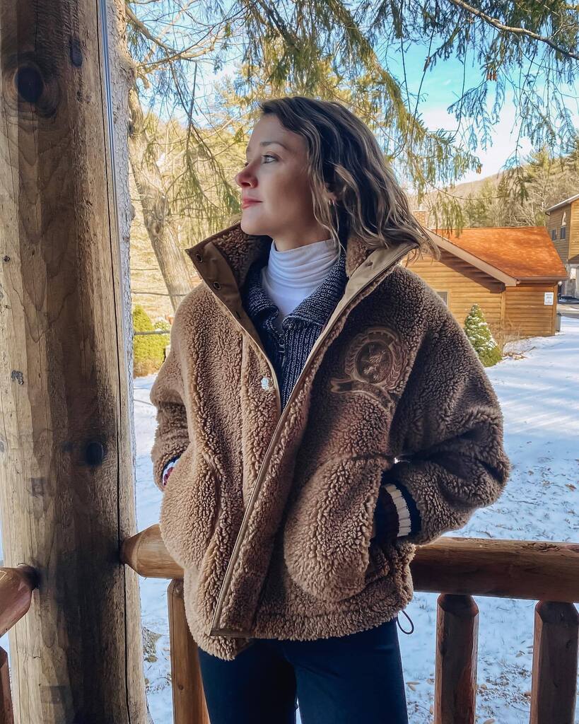 districtofchic's tweet photo. All the cuddly cozy vibes from this @tommyhilfiger varsity jacket.
.
A bunch of you asked about it, but appears to only be currently available via @renttherunway (where you can buy it too!). Linking this one is in stories plus a similar option if you don… https://t.co/fz9SOcqxxj https://t.co/d5l7tUJG7D