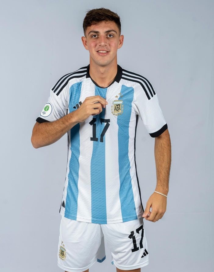 PatoCanalla1889's tweet photo. El 8, el 9, el 10 y el 17 de la Selección @Argentina Sub-20, formados en @RosarioCentral 🇦🇷🇺🇦
🔸Gino Infantino
🔹Alejo Veliz
🔸Facundo Buonanotte
🔹Ulises Ciccioli
#RosarioCentral, Forjador de Campeones 🇺🇦⚽
#CanallasDeSelección
#SudamericanoSub20
#OrgulloCanalla https://t.co/gf574rE3Wf