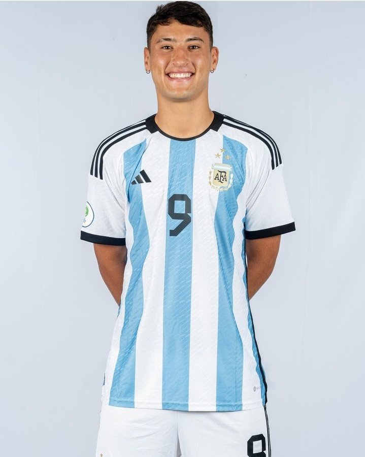 PatoCanalla1889's tweet photo. El 8, el 9, el 10 y el 17 de la Selección @Argentina Sub-20, formados en @RosarioCentral 🇦🇷🇺🇦
🔸Gino Infantino
🔹Alejo Veliz
🔸Facundo Buonanotte
🔹Ulises Ciccioli
#RosarioCentral, Forjador de Campeones 🇺🇦⚽
#CanallasDeSelección
#SudamericanoSub20
#OrgulloCanalla https://t.co/gf574rE3Wf