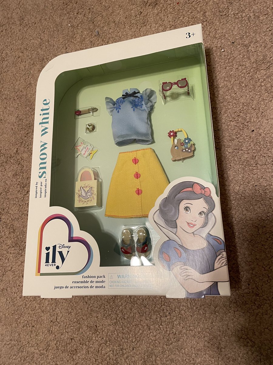 Tiara_Princess7's tweet photo. My #SnowWhite Disney #ILYForever fashion pack came! #disneyprincess https://t.co/aavb3JxC05