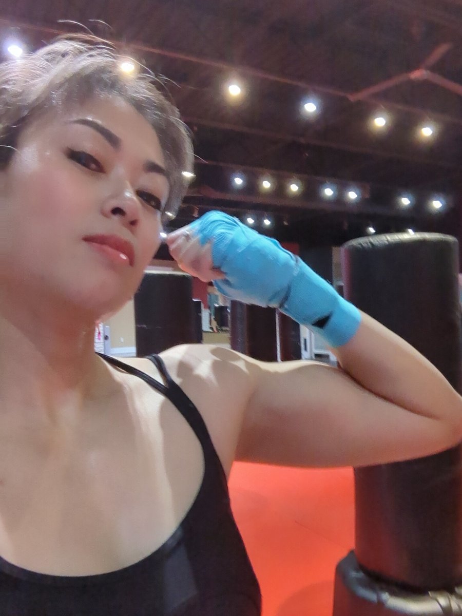 Worked hard for those 💪 and had a lot of fun with my peeps 😁 Happy Friday Jr. #fitfam 
#runner #runners #running #kickboxing #boxingfans #boxinggirl #FitnessMotivation #fitnessjourney #fit #funtime #fitnessaddict #fitnessbody