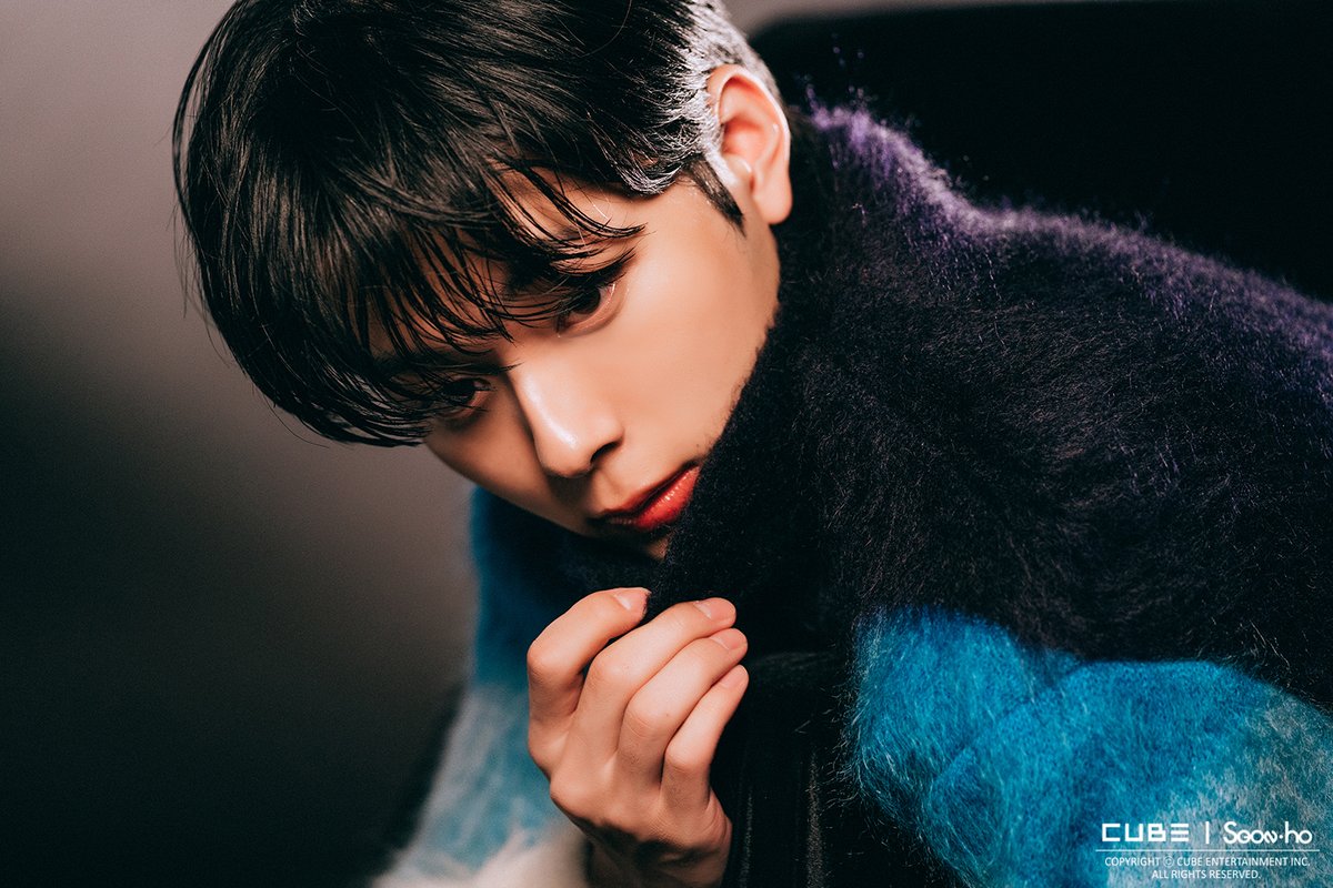 CUBE_YOOSEONHO's tweet photo. [비하인드] Singles 1월 호 화보 촬영 현장 비하인드

더 많은 사진은 아래의 링크에서 만나보세요!
📎 https://t.co/dQ1AylFNMK
　
#유선호 #YOO_SEONHO https://t.co/ga9eFhQaQ6
