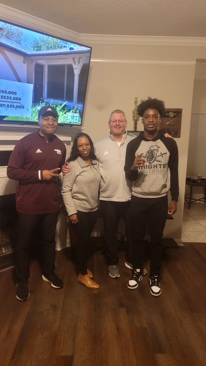 Joseph_Mark901's tweet photo. Had a great time during the home visit with coach @Cox83Caleb @MikeDDietzel1🔥🙏🏾thanks for stopping by really enjoyed it @EdwardKuykendo1 https://t.co/RXZ0Enhg9X