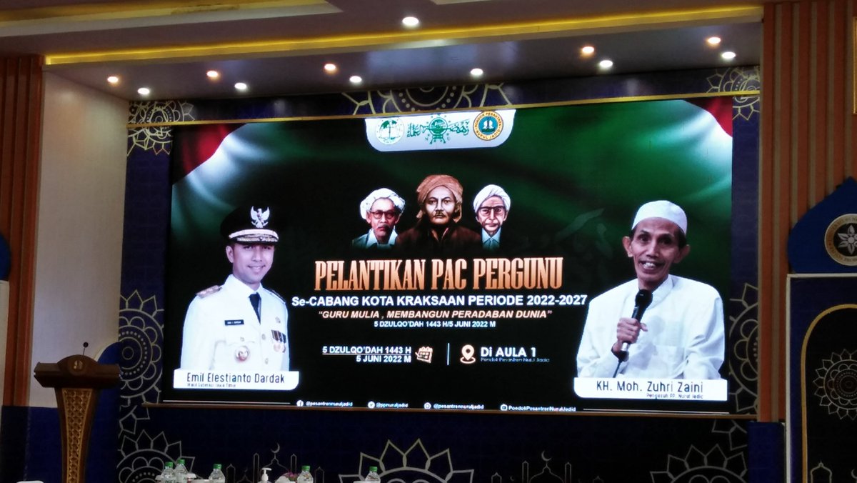 AhmadSahidah's tweet photo. Sambil menunggu acara dimulai, saya begitu menikmati dendangan Ummi Kultsum, biduanita Mesir.
Aduhai, magis.
#Pergunu
Di @PPNurulJadid, @UNUJAOFFICIAL. https://t.co/AGbtWBLXGJ