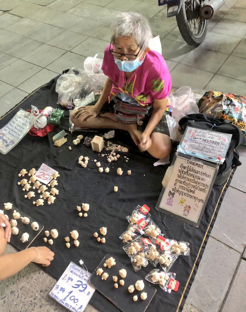 มีงงงงง ยายทำเต่าไม้ขายตัวล่ะ 25 บาท ใครอยุ่แถว กกท. ราม ผ่านไปแวะอุดหนุนคุณยายด้วยนะ มีชุดเต่าแฟมมิลี่ด้วย ชุดล่ะ 39.- 🥹💖✨💕