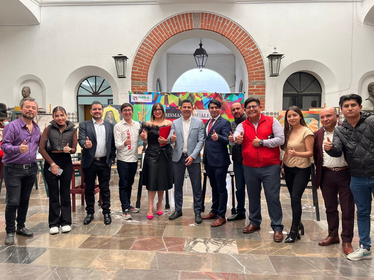 PriMxPueblaCapi's tweet photo. ⛳️ Agradecemos la invitación del @pripueblacapital en la Exposición de Arte Colectivo #PRIsmasVisuales, sin duda estas acciones acercan el arte a la ciudadanía.
#UnaVozUnaFuerza
#ElCorazónDePuebla https://t.co/C8CwTfgXvf
