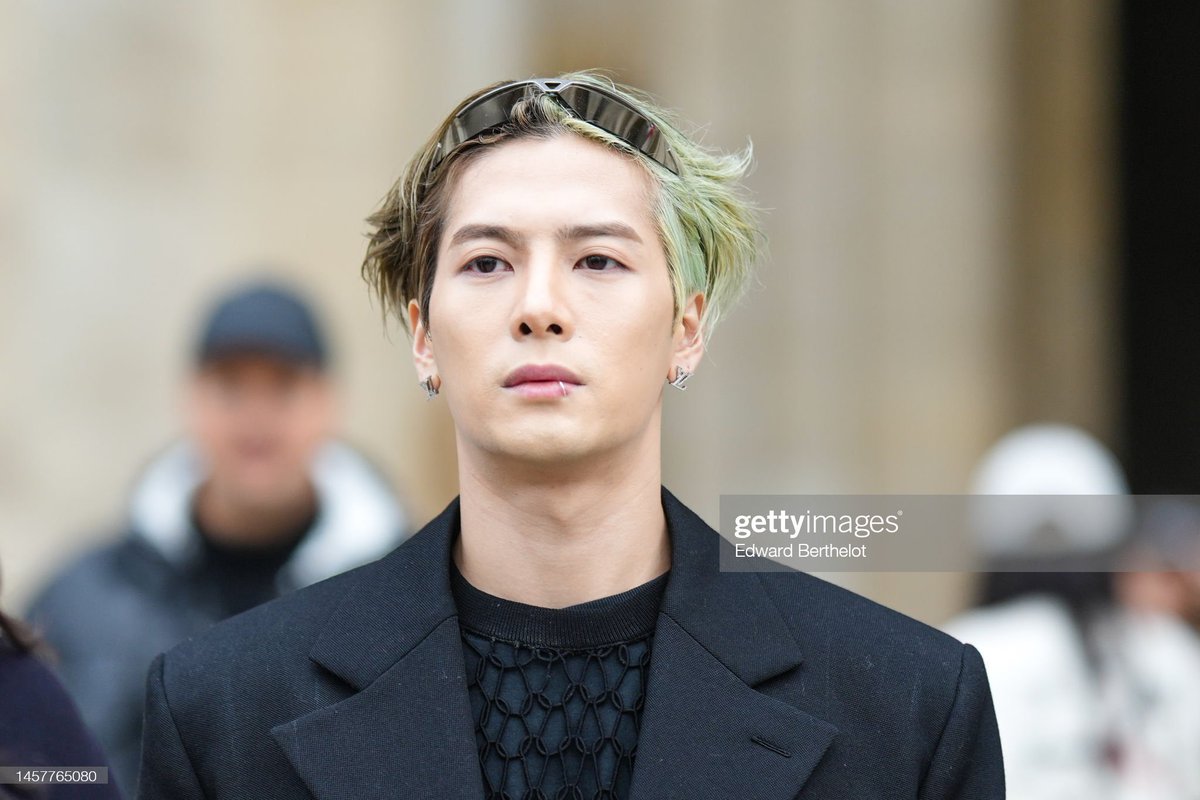 NiceTy4's tweet photo. 🥹🥹🥹 #JacksonWangParisFW_LV https://t.co/9BiaI311tt