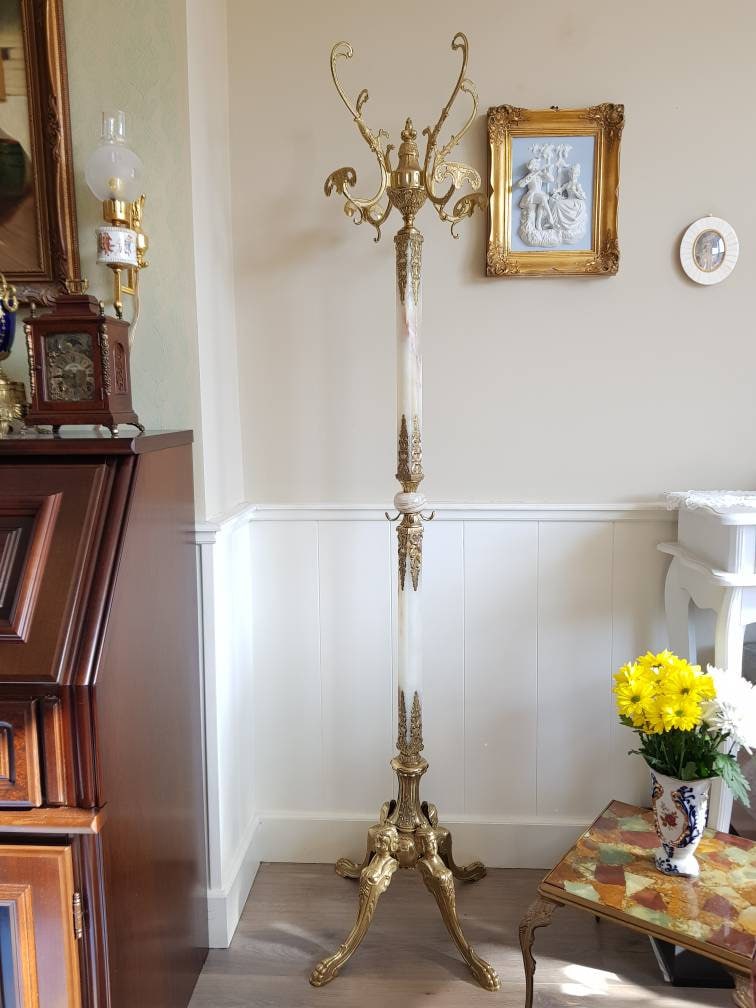 oGoodieShop's tweet image. #BrassOrnaments #StandingCoatRack Italian Vintage Marble Brass Coat/Hat Rack, Hallway Rack, Floor Stand, Brass Ornaments, Hollywood Regency Style/Play video
etsy.me/3Nppy6Z