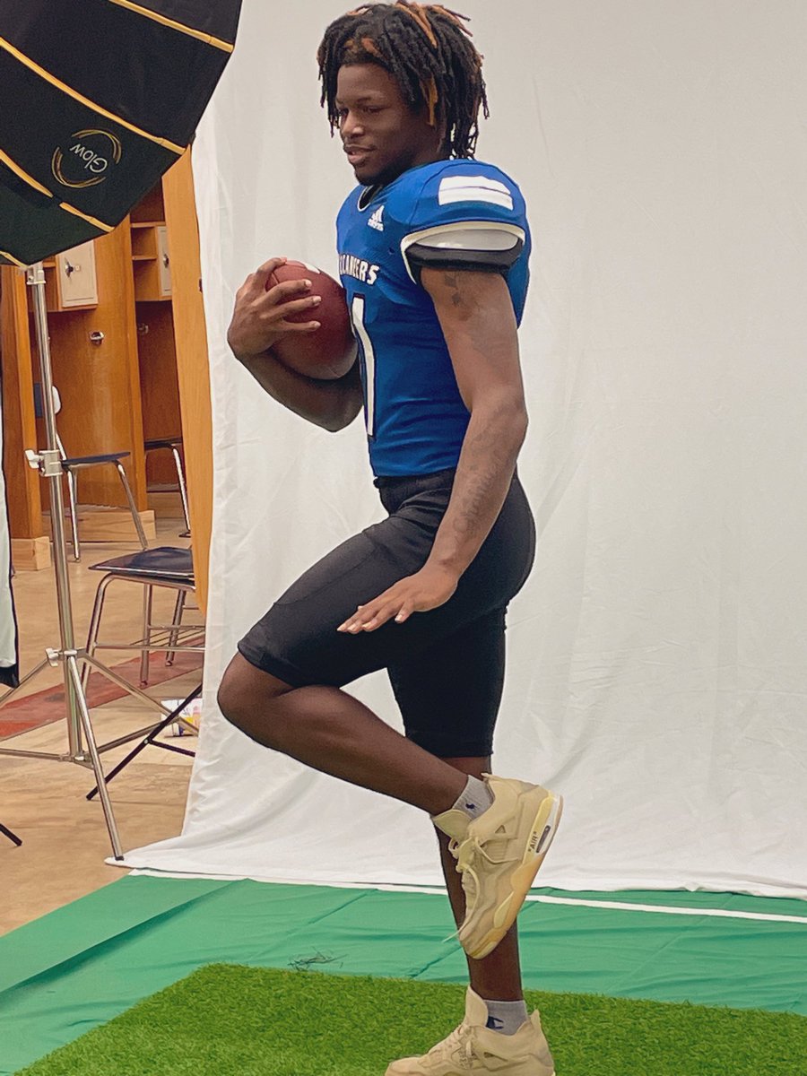 DeontrayScott3's tweet photo. After a great visit at BLINN and a great conversation with @Coach_RyanMahon I would love to announce my commitment to BLINN COLLEGE #GoBucś🏴‍☠️💙🤍 https://t.co/wG549fZQZX