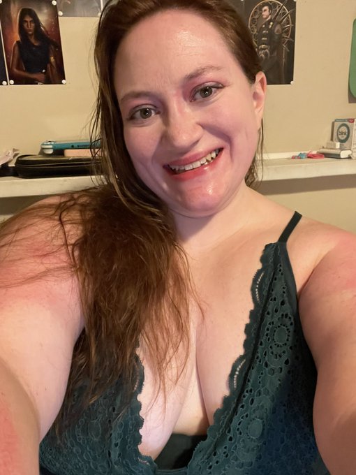 Catch me live now on chaturbate! Help me earn a Lush for future shows!   https://t.co/C7fIT6LcGp https://t