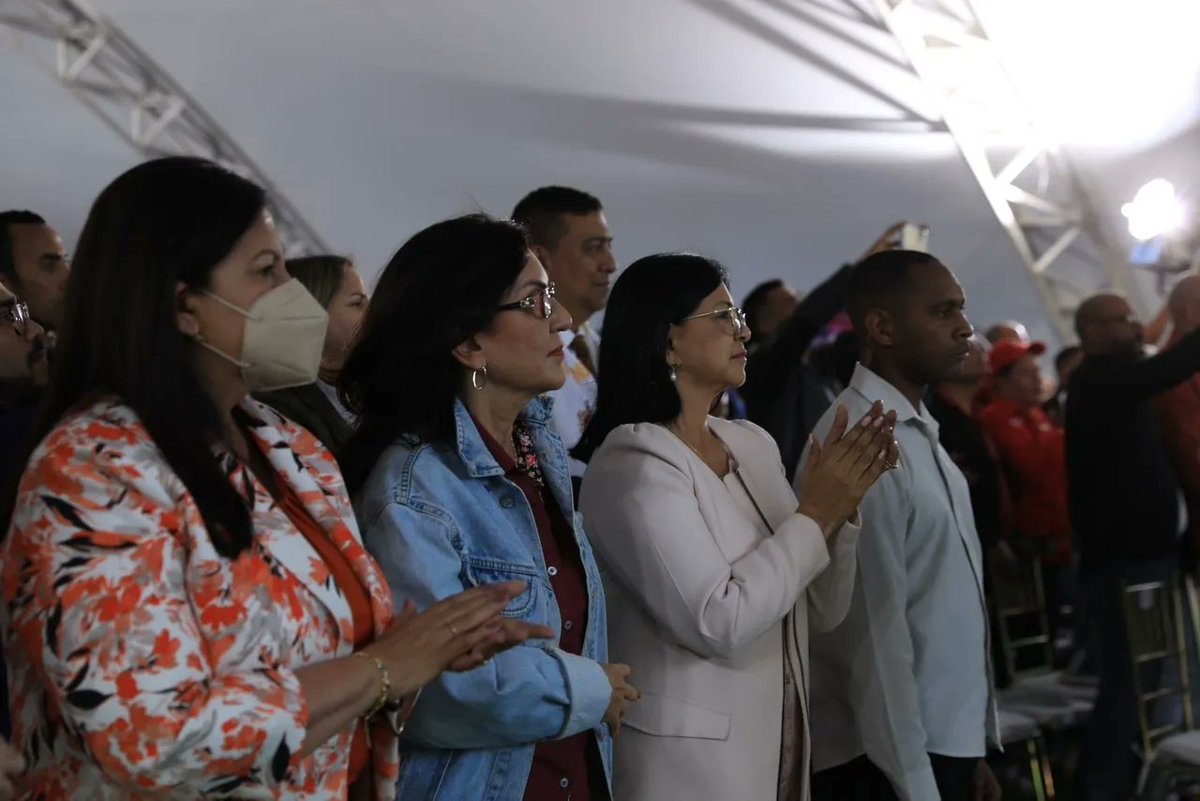 Acompañar a los pastores y Pastoras de Venezuela convocados por nuestro Presidente <a href="/NicolasMaduro/">Nicolás Maduro</a> confirma que Dios está haciendo grandes cosas

Dios lo bendiga Presidente <a href="/NicolasMaduro/">Nicolás Maduro</a> y todos los que habitan en esta hermosa tierra llena de gracia

¡Lo Mejor Está Por Venir! 🙏🏻