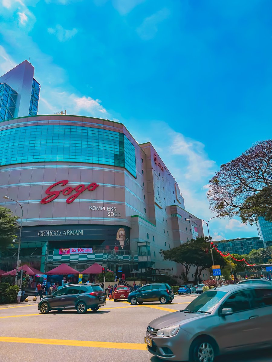 KL Sogo by the street 

#MobileGraphy #Cityscape
