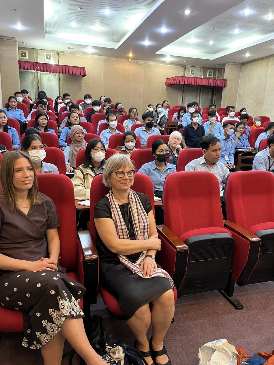 2nd day of #CTRinCambodia tour visiting the Royal University of Fine Arts and its Faculty of Archaeology and discussing textile heritage with students <a href="/EuroWeb4/">EuroWeb</a>  <a href="/magalianb/">Dr Magali-An Berthon</a> <a href="/koebenhavns_uni/">Københavns Uni</a> rufa.edu.kh