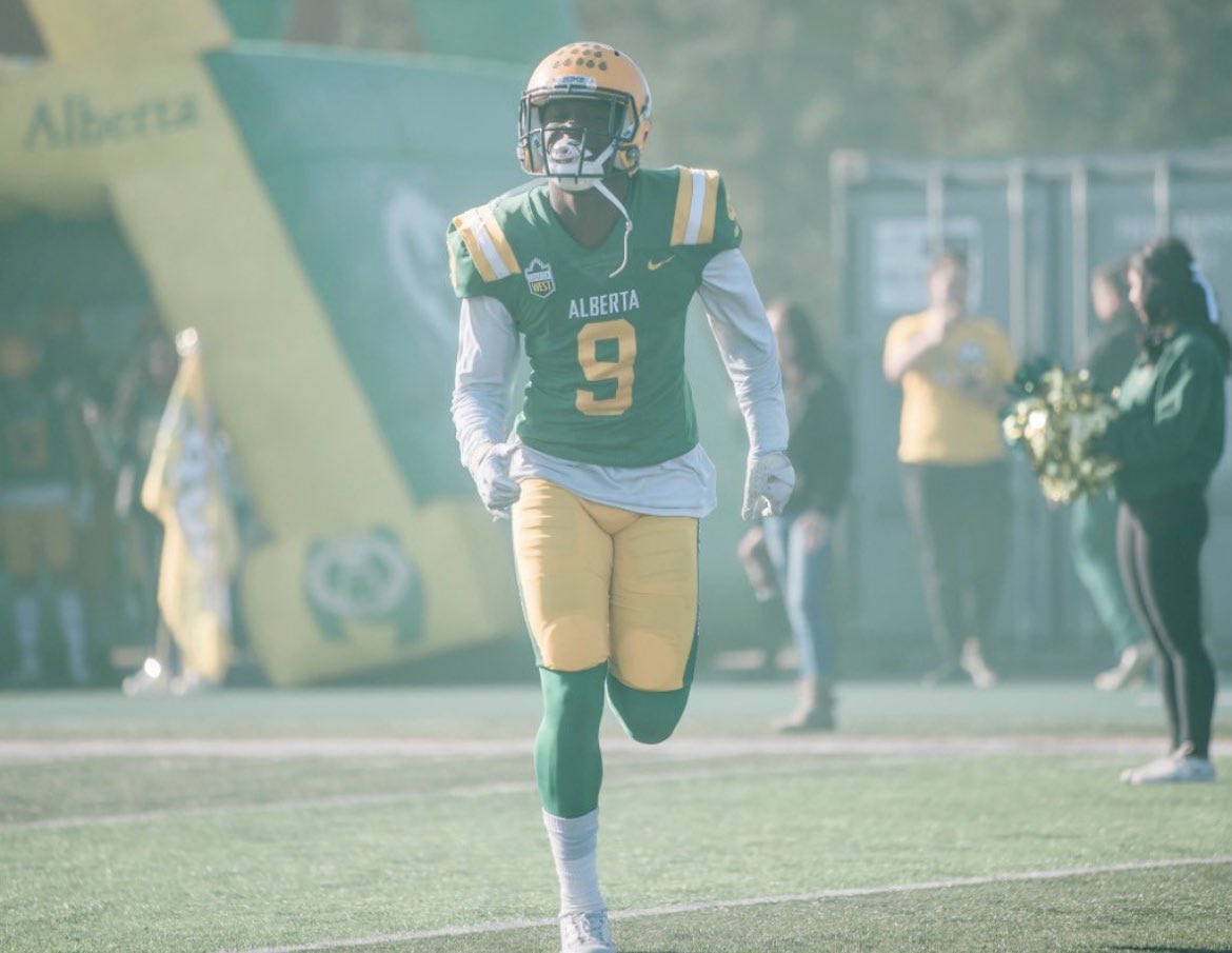 dapomikejr's tweet photo. #AGTG After a great conversation with @UACoachMorris, I’m excited and blessed to announce I have received my third offer to attend and play for the University of Alberta @UABearsFootball #BOMB https://t.co/wgbqYpWMGQ