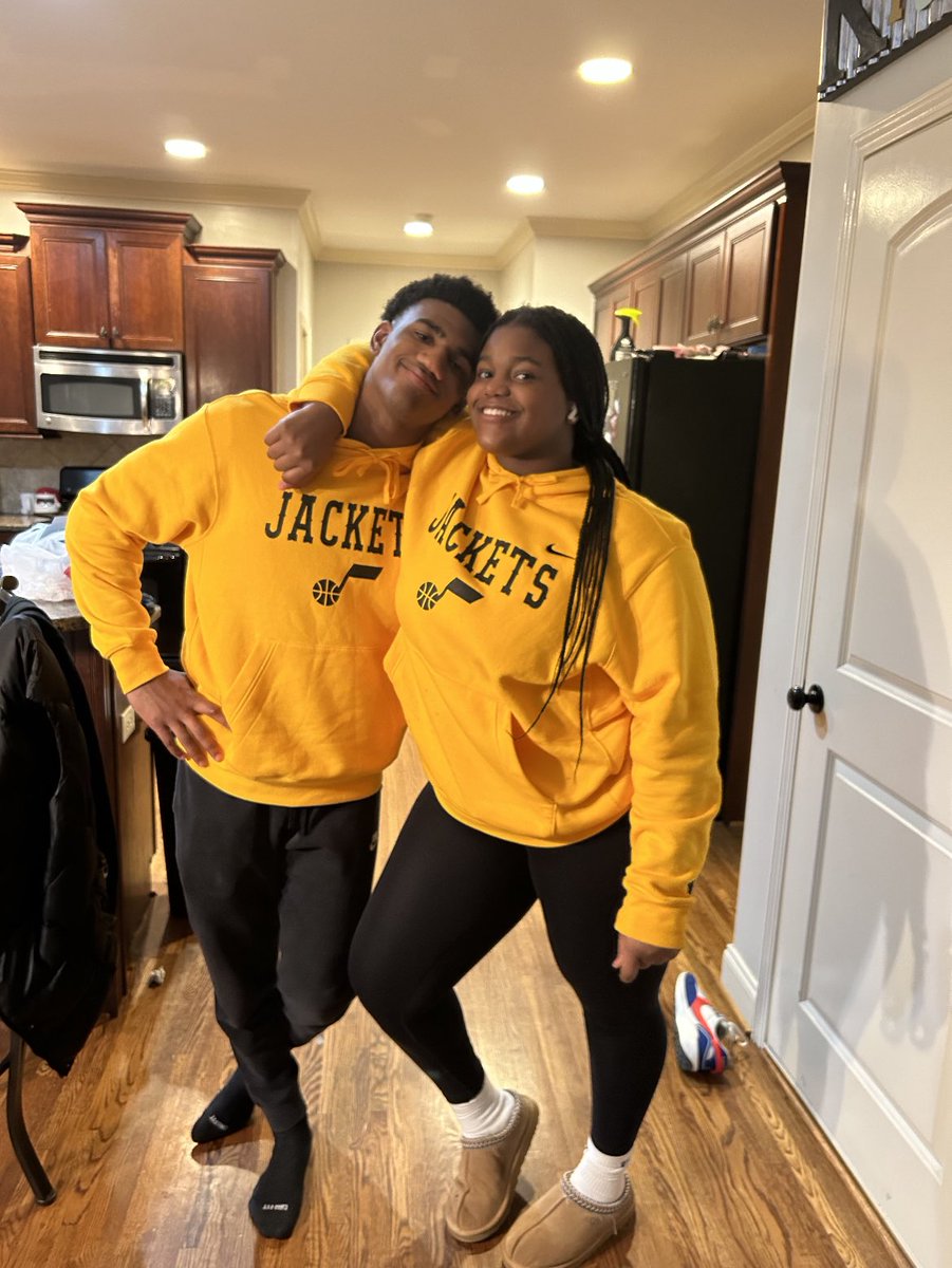 Zoe Lessears tweet media