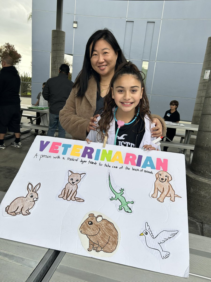 DrCarlosLHCSD's tweet photo. #LHCSD- Sierra Vista No Excuses University, 3rd grade future self day!  Excellent presentations and great family participation.  @svpanthers_lh @LHSchools https://t.co/sCBgZ8e46f