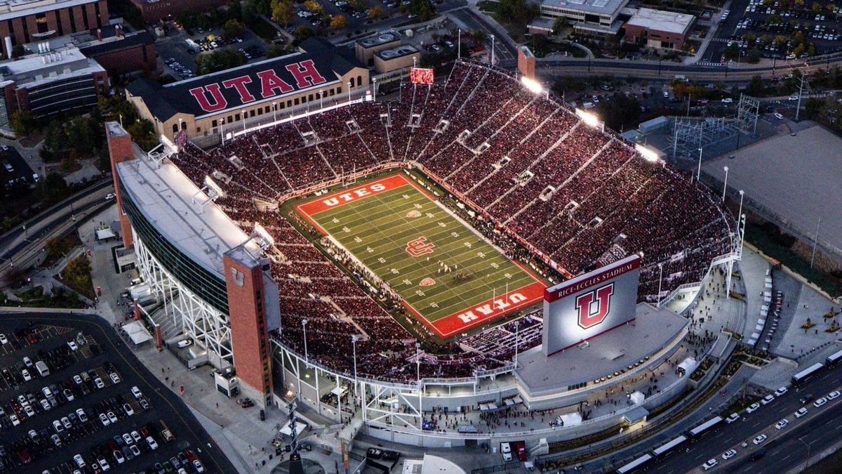 aupiu45's tweet photo. Blessed to receive an offer from the University of Utah!!🔴⚪️ #GOUTES @evanjohnsonUU @RSNBUtes @BrandonHuffman @GregBiggins @ChadSimmons_ @adamgorney @TheMarcusAlford @mikemoon42 https://t.co/Lc5N22xrP3