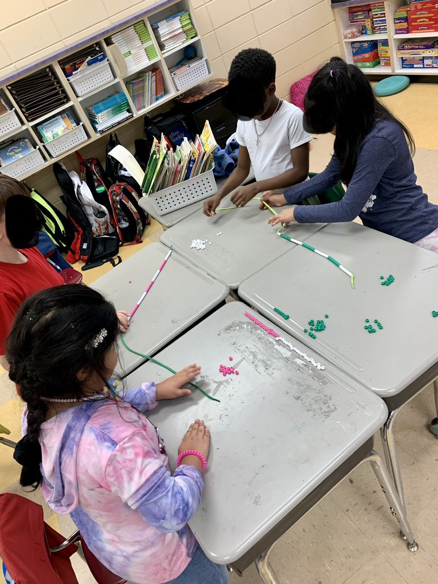 ABCooper08's tweet photo. @3bteach @cburgelem @AMSTI_UM @OGAP_Philly We made number strings/beaded number lines this week too! https://t.co/NbV9cCLwHr