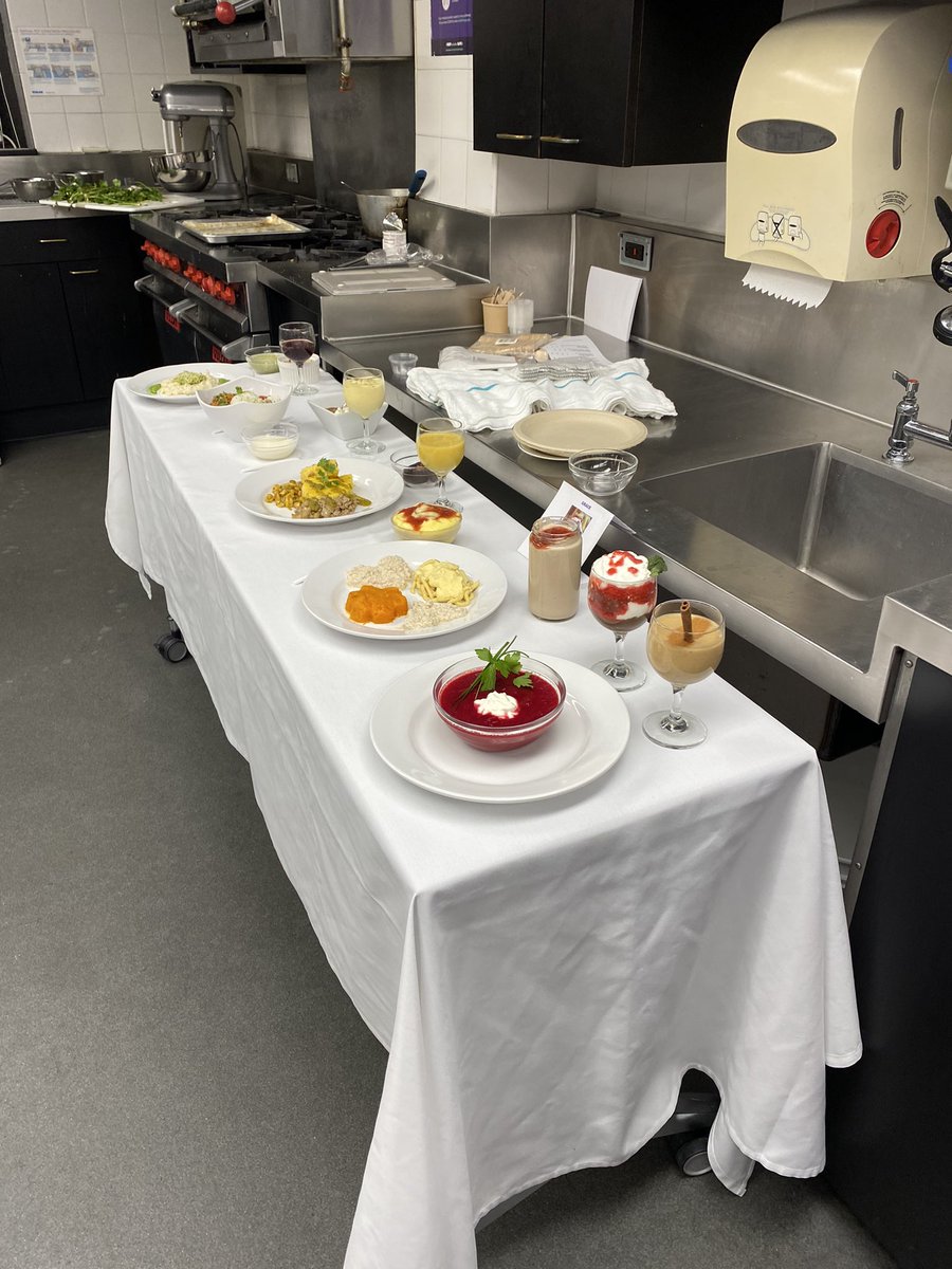 I had so much fun tonight judging NYU “Dysphagia” Iron Chef! Such an honor to participate in this amazing learning experience between @NYU_CSD and the NYU Nutrition and Dietetics Department. All teams did an amazing job 🤍