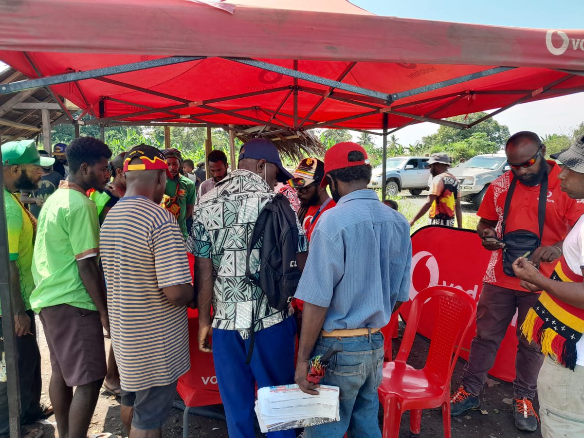 Vodafone_PNG's tweet photo. #OurTeams are out and about doing #FREESimRegistrations and #Konekting you to the newest network in PNG ๐คฉ Kam na tok #Hello ya! ๐
#MakeTheSwitch #VodafonePNG #TogetherWeCan https://t.co/ERY03TxRGh