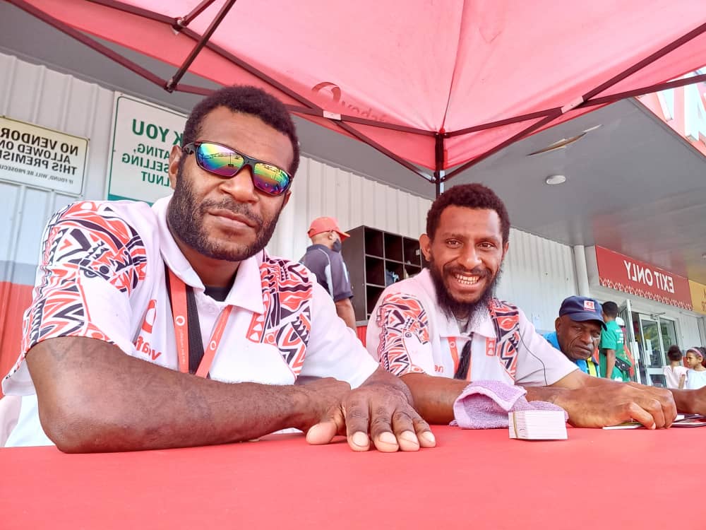 Vodafone_PNG's tweet photo. #OurTeams are out and about doing #FREESimRegistrations and #Konekting you to the newest network in PNG ๐คฉ Kam na tok #Hello ya! ๐
#MakeTheSwitch #VodafonePNG #TogetherWeCan https://t.co/ERY03TxRGh