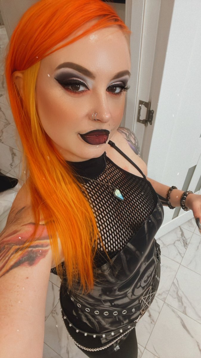 How’s your night?
#gothgirls #gothicgirl #gothmodel #HorrorCommunity #horror #OOTD #VIBE #ThursdayThoughts #fypage