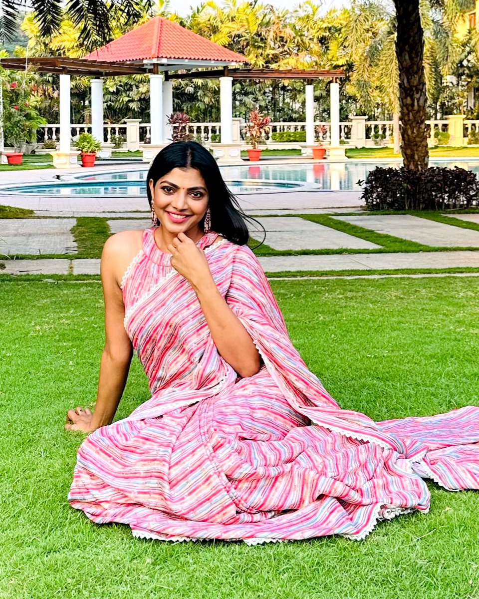 laharishari's tweet photo. Having good thymes in the garden😇❤️
Designer and Stylist : @adamohyd
#happyevening #happylife #lovemyself #positivemind #smilingalways #lovenature https://t.co/aHb2fivg2I