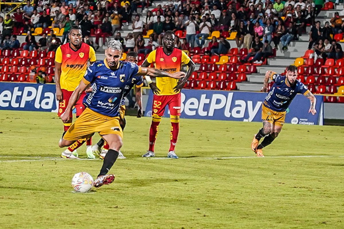 #LlanerosFC dió la talla!
Primer partido de pretemporada contra <a href="/Aucas45/">S. D. Aucas Oficial</a> de #Ecuador 🇪🇨 Resultado final ⚽️ 1-1 ⚽️

* Recuerden este  domingo <a href="/ClubLlanerosFC/">𝗟𝗹𝗮𝗻𝗲𝗿𝗼𝘀 𝗙𝘂́𝘁𝗯𝗼𝗹 𝗖𝗹𝘂𝗯</a> Vs <a href="/AmericadeCali/">América de Cali</a> Estadio Bello Horizonte “Rey Pelé” 
#Villavicencio 3:30 pm 
<a href="/LicoresdelMeta/">Aguardiente Llanero</a> 
<a href="/GobMeta/">Gobernación del Meta</a> 
<a href="/JuanGZuluaga/">Juan Guillermo Zuluaga</a>