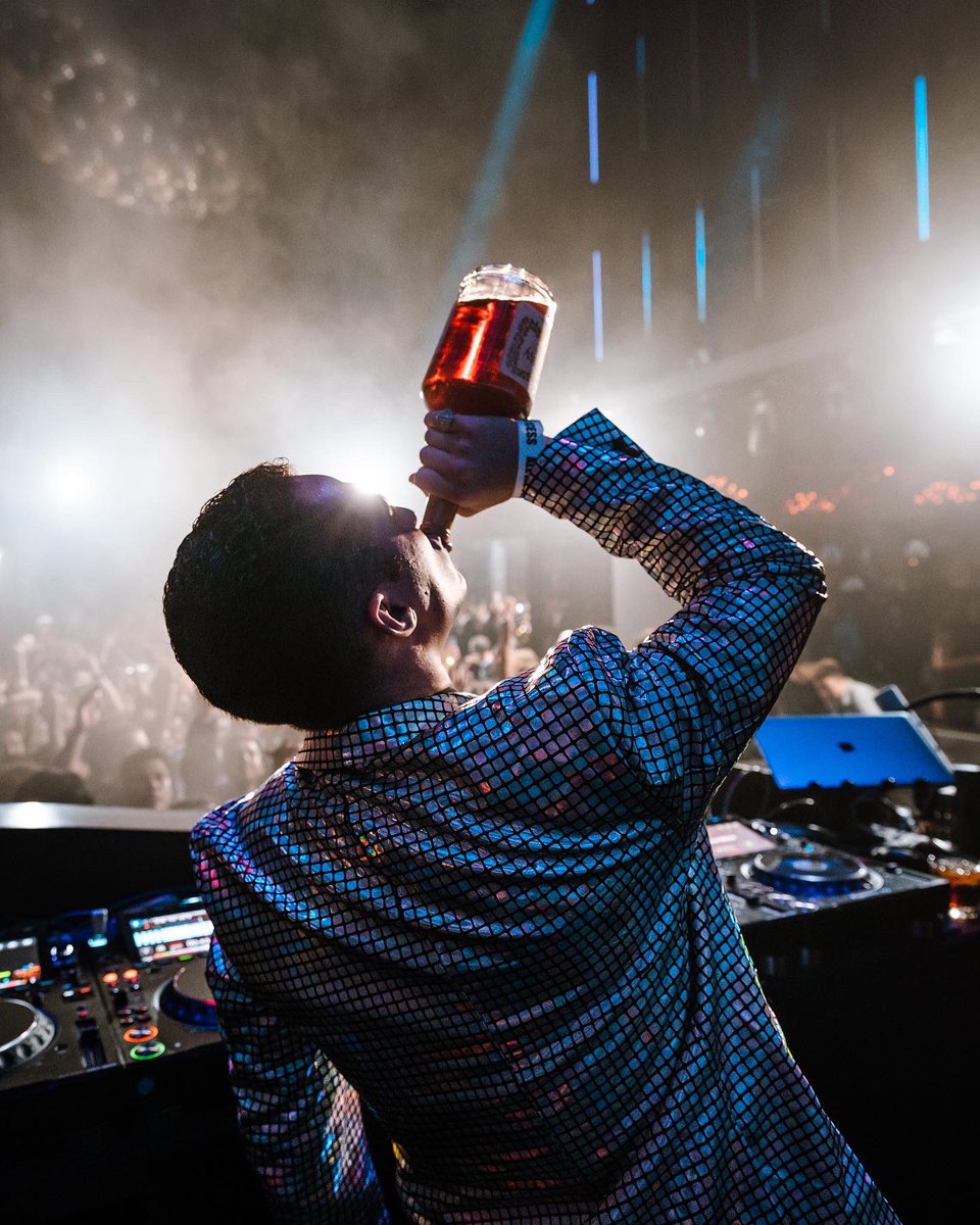 es_jessev's tweet photo. @timenightcluboc goes hard https://t.co/HJE6ml1EH8
