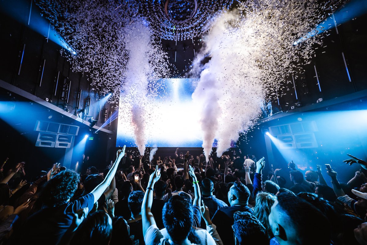 es_jessev's tweet photo. @timenightcluboc goes hard https://t.co/HJE6ml1EH8