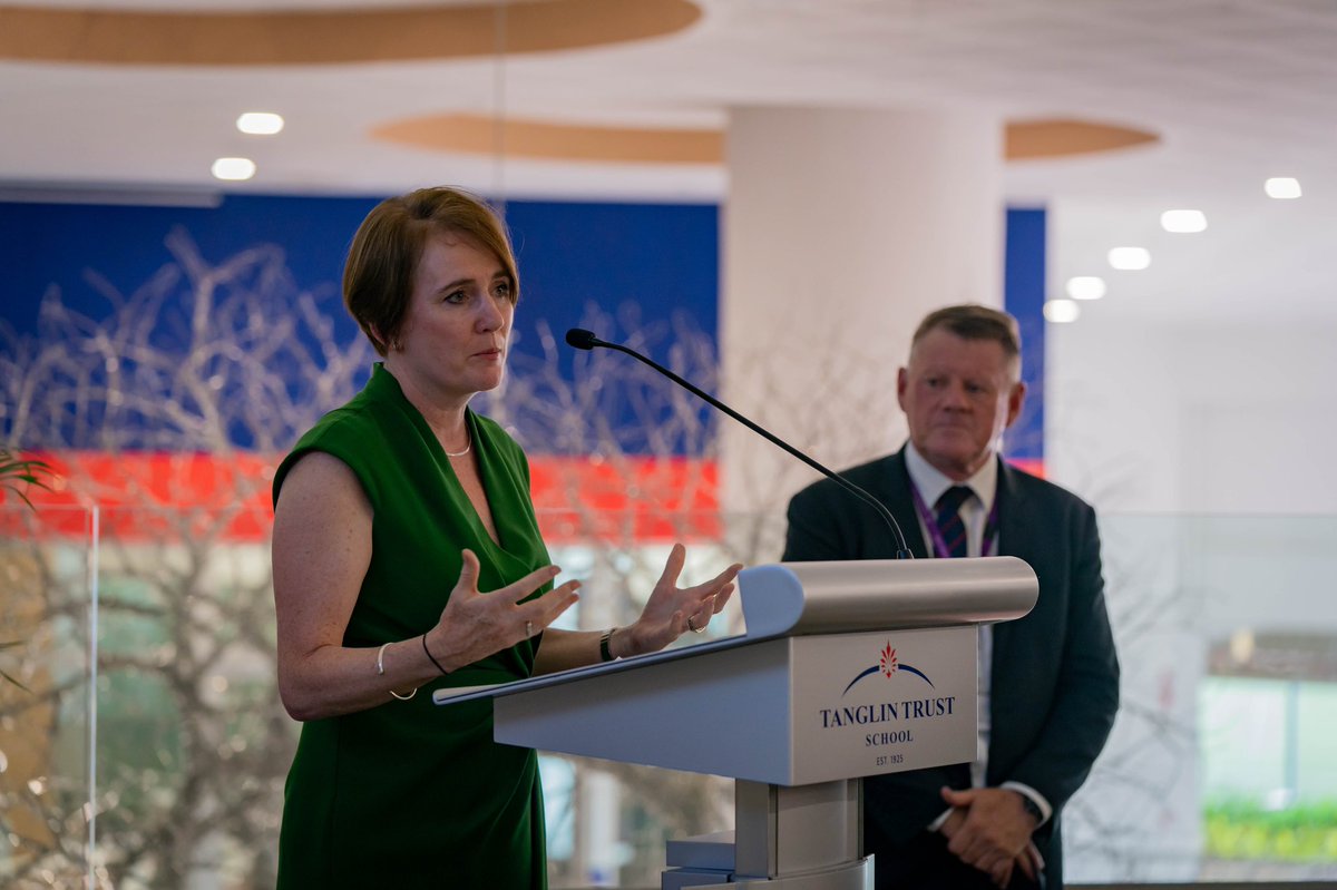 UKinSingapore's tweet image. Last week, @karaowen and Minister S Iswaran attended the official opening of the Tanglin Centenary Building. It is an honour to be a part of @TanglinTrust’s 98 year long legacy as an institute for world-class international education.
For more, read here: bit.ly/3w18hZU