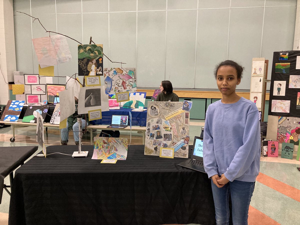 MsJulieG's tweet photo. @StPiusXOCSB students enjoy their night. P happily displays her amazing talent. B has discovered a wonderfully unique way to display her talent. Who knew art grows on tress?? Congratulations to both! #ocsbJOY #ocsbARTS #ocsbSHSM #SOWCASE https://t.co/SfMFWtjzHh