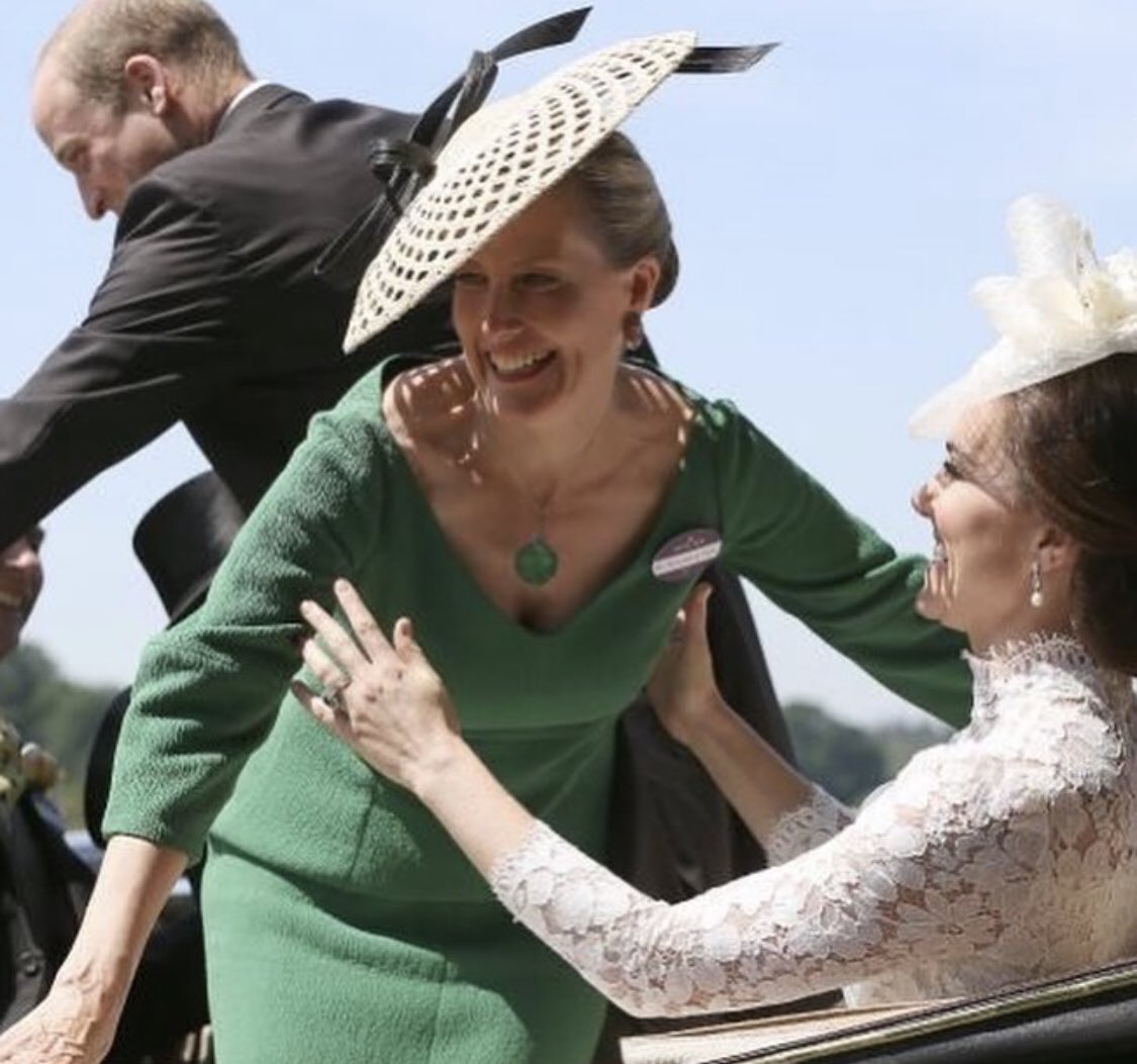 PatriamQueen's tweet photo. Happy Birthday to HRH the Countess of Wessex! 

Obviously, my favorite pictures of Sophie and Catherine! 🤍💚#CountessofWessex #PrincessCatherine https://t.co/RqZ1Lw7kpk