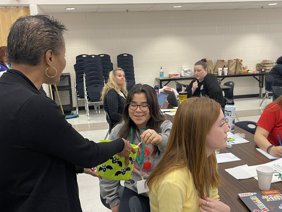 CareyAMcCarthy's tweet image. Had a blessed day working with area journalism teachers and students. Thank you  @TxAJE @dbprof @MaybornUNT for the opportunity to serve my community. @NISDComArts @NISD