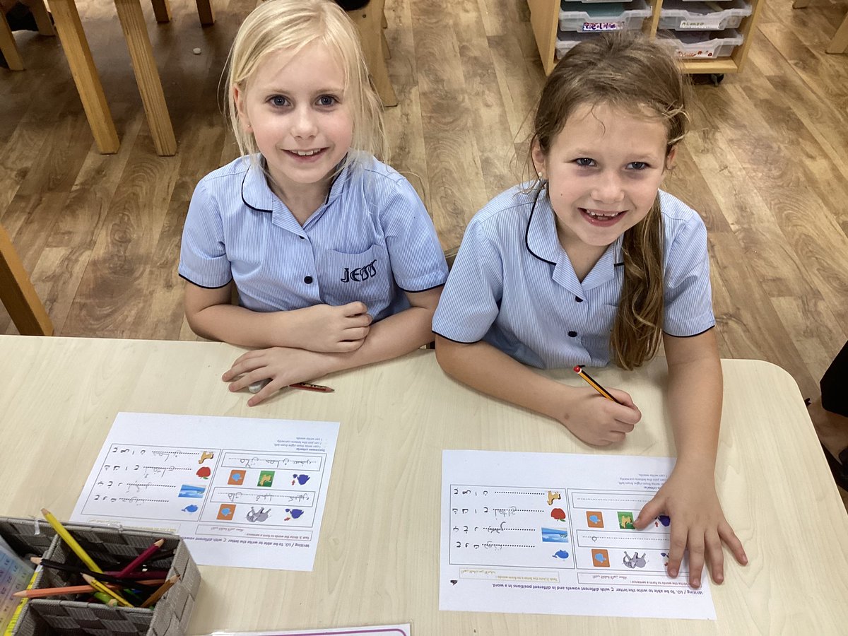JESSArabicDept's tweet photo. Watching our little ones master the beautiful Arabic alphabet is a joy to hold @JESSArabicDept #JESSPrimary #JESSPriAR https://t.co/ipRlT9GzZ3