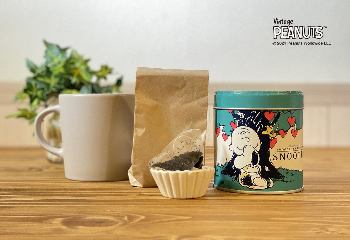LOVELOVE_SN's tweet photo. 【イベント記念商品】
イベントオリジナルのSNOOTEA。
紅茶を1日中楽しんでいただけるよう、しっかりしたコクと香り、口当たりの良さにこだわったブレンドです☕
紅茶を飲んだ後のキャニスター缶はいろいろな用途に再利用できます！

#snoopy #peanuts
#ラブラブスヌーピー展 https://t.co/uljbPaSgfb