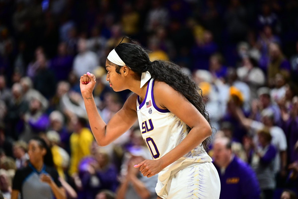 HER.

30 points.
19 rebounds.