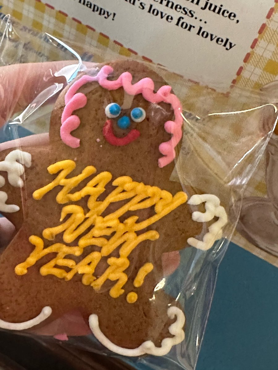 aespasbbl's tweet image. [230120] 6:21PM KST: ⭐️ 

- in that sense 
- i’ll send you pictures of delicious cakes 
- +3 📸
- happy new year