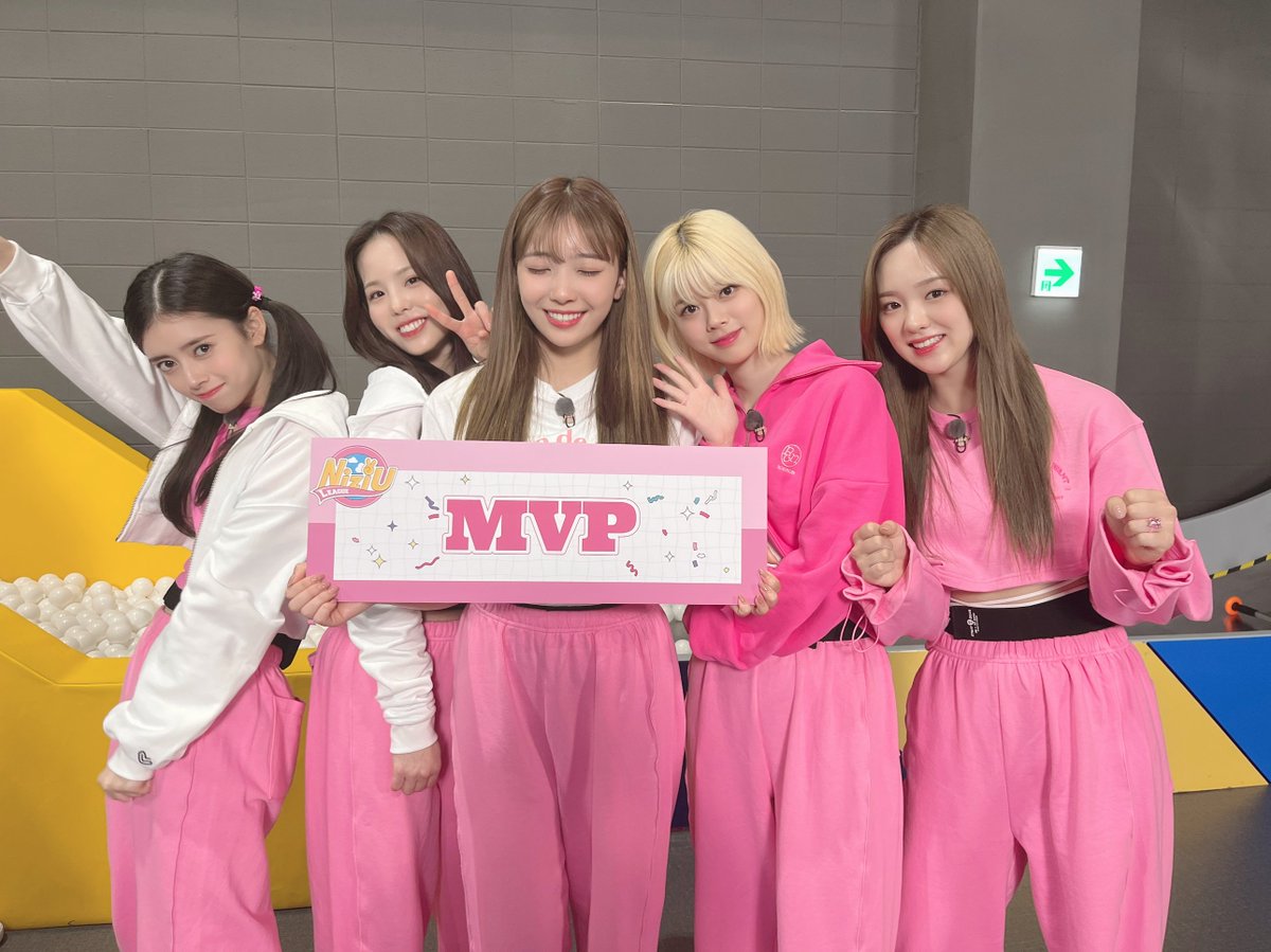 ／
1/20(金) 20:00〜
NiziU Official YouTubeにて
「NiziU LEAGUE」第3話を配信中📲
＼

🏆NiziU LEAGUE Ep3
🔗youtu.be/Ril-Q12iQY4

#NiziU #ニジュー #니쥬 #WithU 
#NiziU_LEAGUE