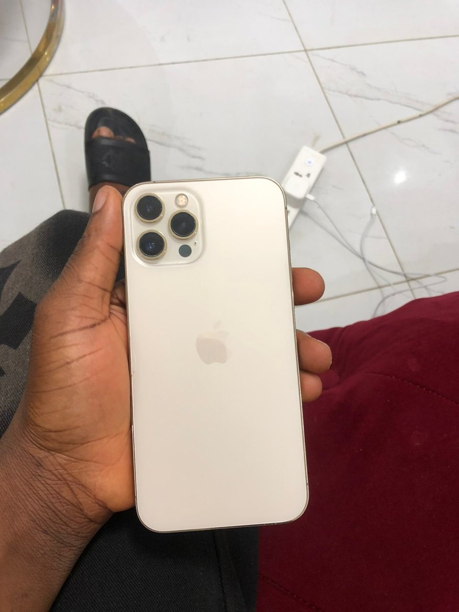 wisegadget's tweet photo. Awoof sweet deal 😉
Grade B 
iPhone 12pro max 
256gb
Battery health 87%

Price:#480k https://t.co/cDb1vO72kB