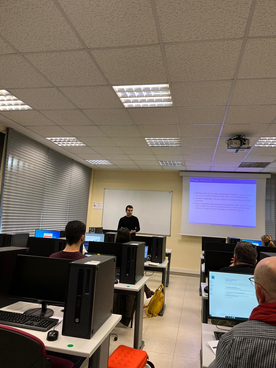 alb_hidalgo's tweet image. Last day of our #IntroductionToR course at @UCM_ECONOMICAS with @vortgim. Materials and resources now available via DM. #Rstats #EconTwitter