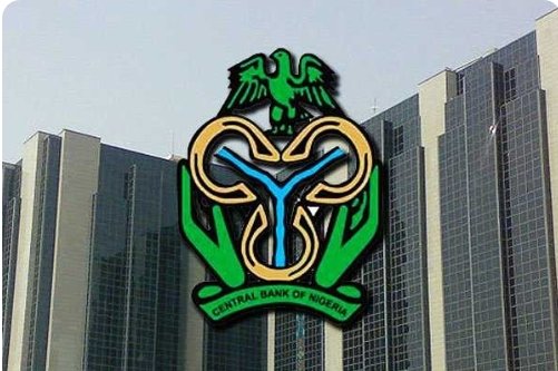 BalaAbdullahiGa's tweet photo. Spoke to few in #Geidam,#YobeSt. Situation critical: No single #Bank in town (due to insecurity), #POS has stopped collecting old Notes & dn't hv the new ones.Transaction has stopped.Children,d old & d poor,all crying,bcs they neither can sell nor buy.
Rtd CG #Immig. @babandede https://t.co/SwhtP0KHhh