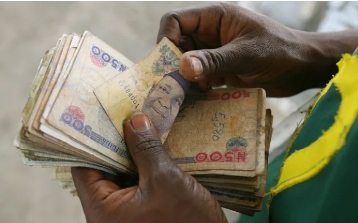 BalaAbdullahiGa's tweet photo. Spoke to few in #Geidam,#YobeSt. Situation critical: No single #Bank in town (due to insecurity), #POS has stopped collecting old Notes & dn't hv the new ones.Transaction has stopped.Children,d old & d poor,all crying,bcs they neither can sell nor buy.
Rtd CG #Immig. @babandede https://t.co/SwhtP0KHhh