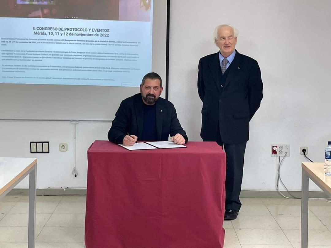 👉Ahir es va fer la signatura de la Declaració de Mèrida.

El document que reivindica pràctiques responsables, humanistes i conciliadores. A part del respecte a les normes i tradicions, el compromís amb el medi ambient
i l'equitat de gènere.

Hi va participar el <a href="/JosepSola_TRS/">Josep Solà</a> ✌️