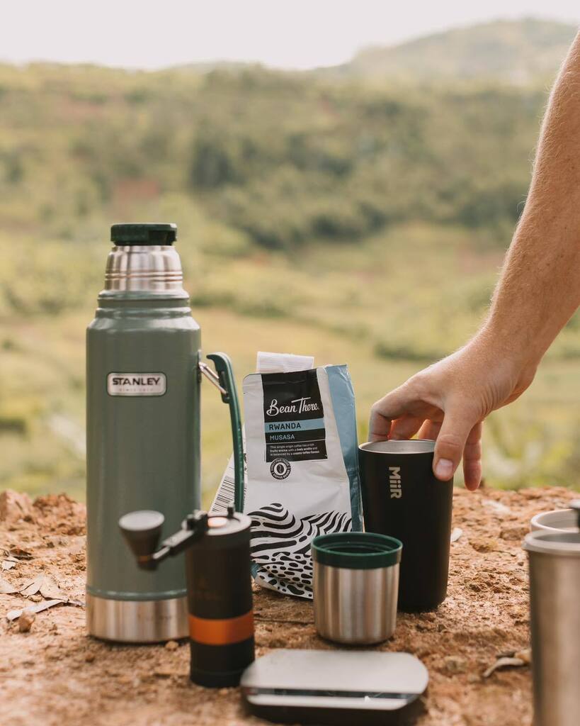 BeanThereCoffee's tweet photo. Drinking Rwandan coffee in Rwanda with the farmers who grew it? Priceless.
#beantherecoffee #directfairtrade #coffee #seekthebest #rwandamusasa #landofathousandhills #tripofalifetime https://t.co/EDRWTdCIAT https://t.co/lAipZwposn