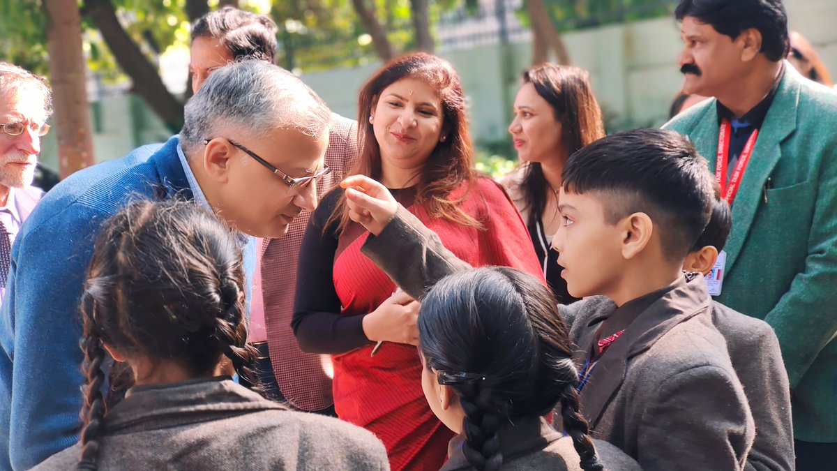 KautilyaBal's tweet photo. Collaborating innovations in #assessment with Value education!

Mr. Tim Oates, Gp. Director, Assessment Research &amp; Policy, Cambridge University, accompanied by 
@shail2018  @PbpandeyB @ashokktyagi1 &amp; Team Education, visited KGSV, Chirag Enclave.

1/n https://t.co/KNWURSzTC0