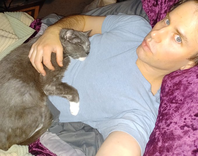 My Toby being comfy :3 https://t.co/5mIsxK9nww