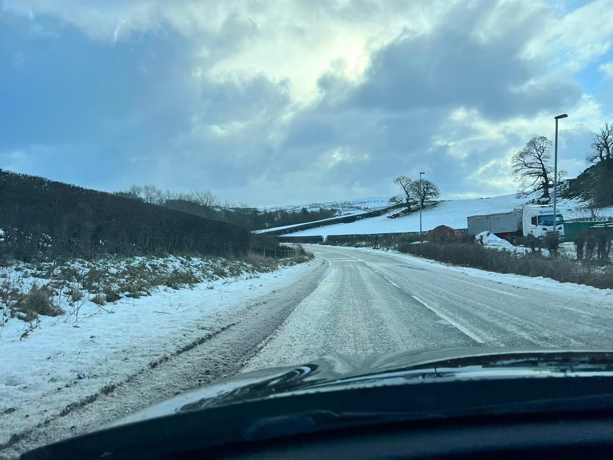 GrimePolishment's tweet photo. We’ve had some lovely #snowfall in #NorthWales of late, but it’s not stopped us getting to our clients! Thanks to .@ConwyCBC gritting the main roads and good driving! https://t.co/0eZEJ0NgjF
