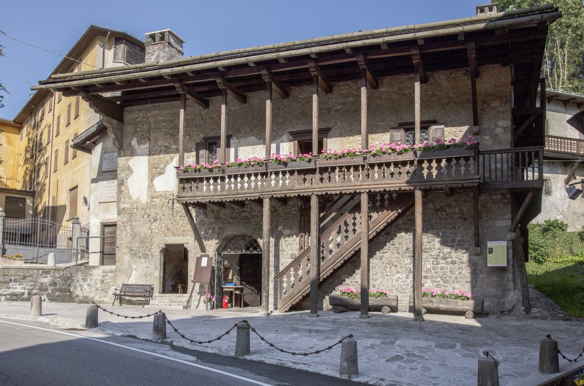 Il pittore Tiziano Vecellio nacque nel XV secolo a #PievediCadore. La sua casa natale, che negli anni ha subito vari restauri e rifacimenti, conserva il fascino di un’antica dimora in stile cadorino

👉bit.ly/3ICZ9T4

#VisitVeneto

📸Foto Magnifica Comunità del Cadore